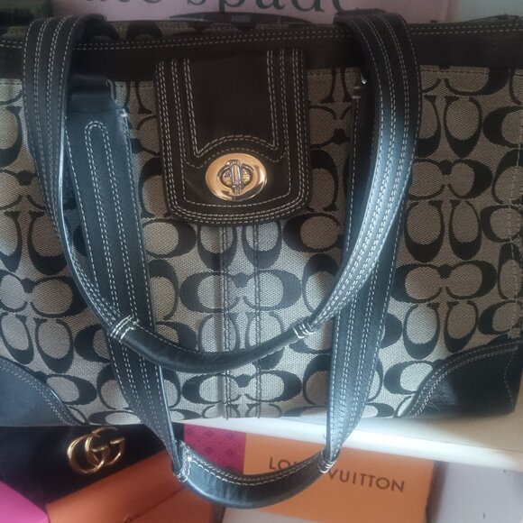 WEEKEND SPECIAL ONLY ! COACH LARGE TOTE WITH MATCHING WALLET - Picture 10 of 16